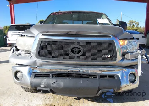 2012 Toyota Tundra Grade 5.7L V8 z USA, uszkodzony, nr VIN 5TFRY5F11CX126988